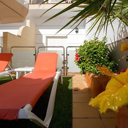 Hotel Apartamentos Loto Conil โกนิล เด ลาฟรอนเตรา ภายนอก รูปภาพ