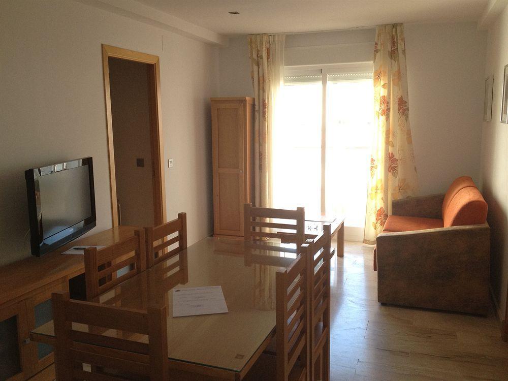 Hotel Apartamentos Loto Conil โกนิล เด ลาฟรอนเตรา ภายนอก รูปภาพ