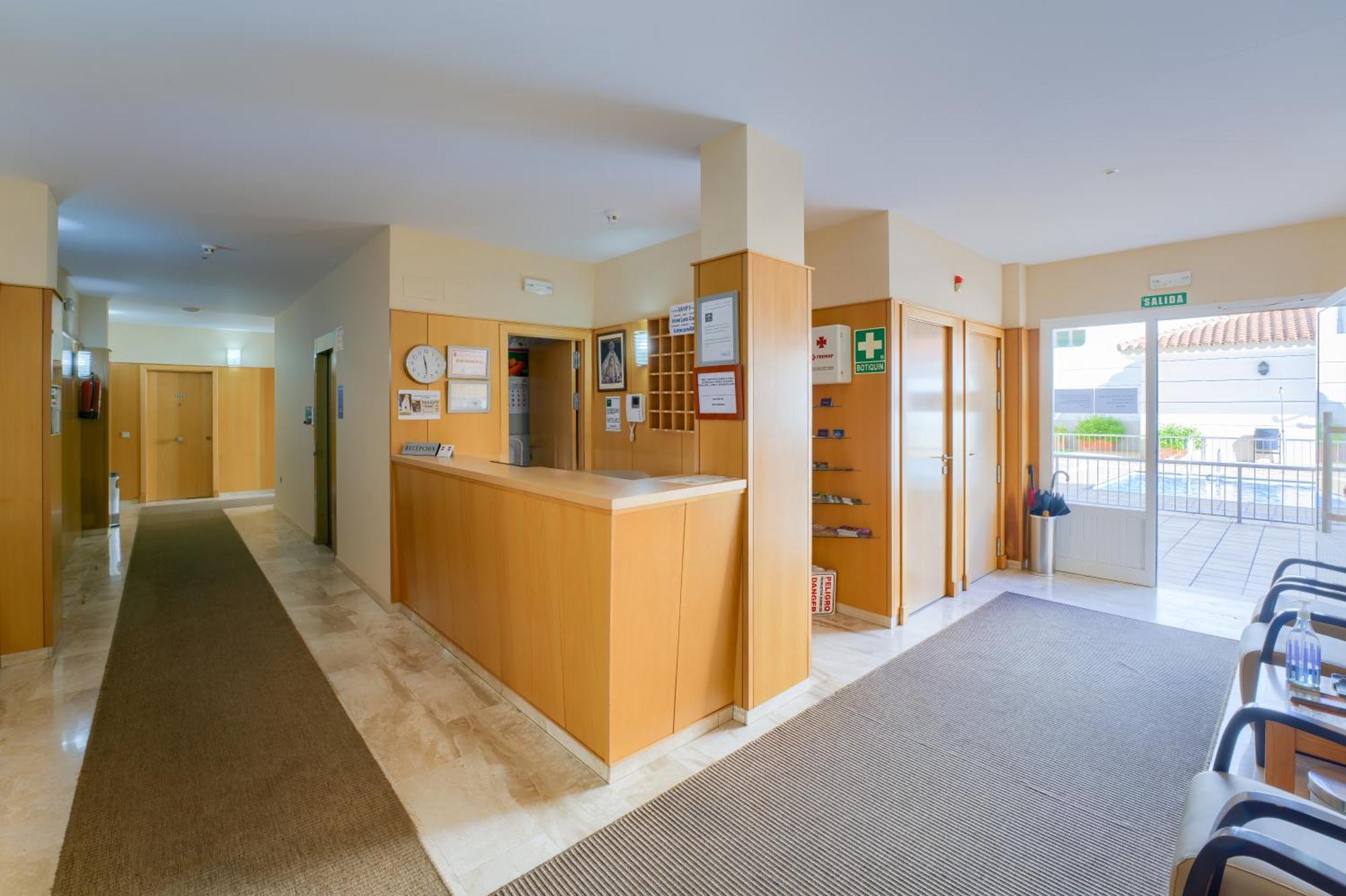Hotel Apartamentos Loto Conil โกนิล เด ลาฟรอนเตรา ภายนอก รูปภาพ