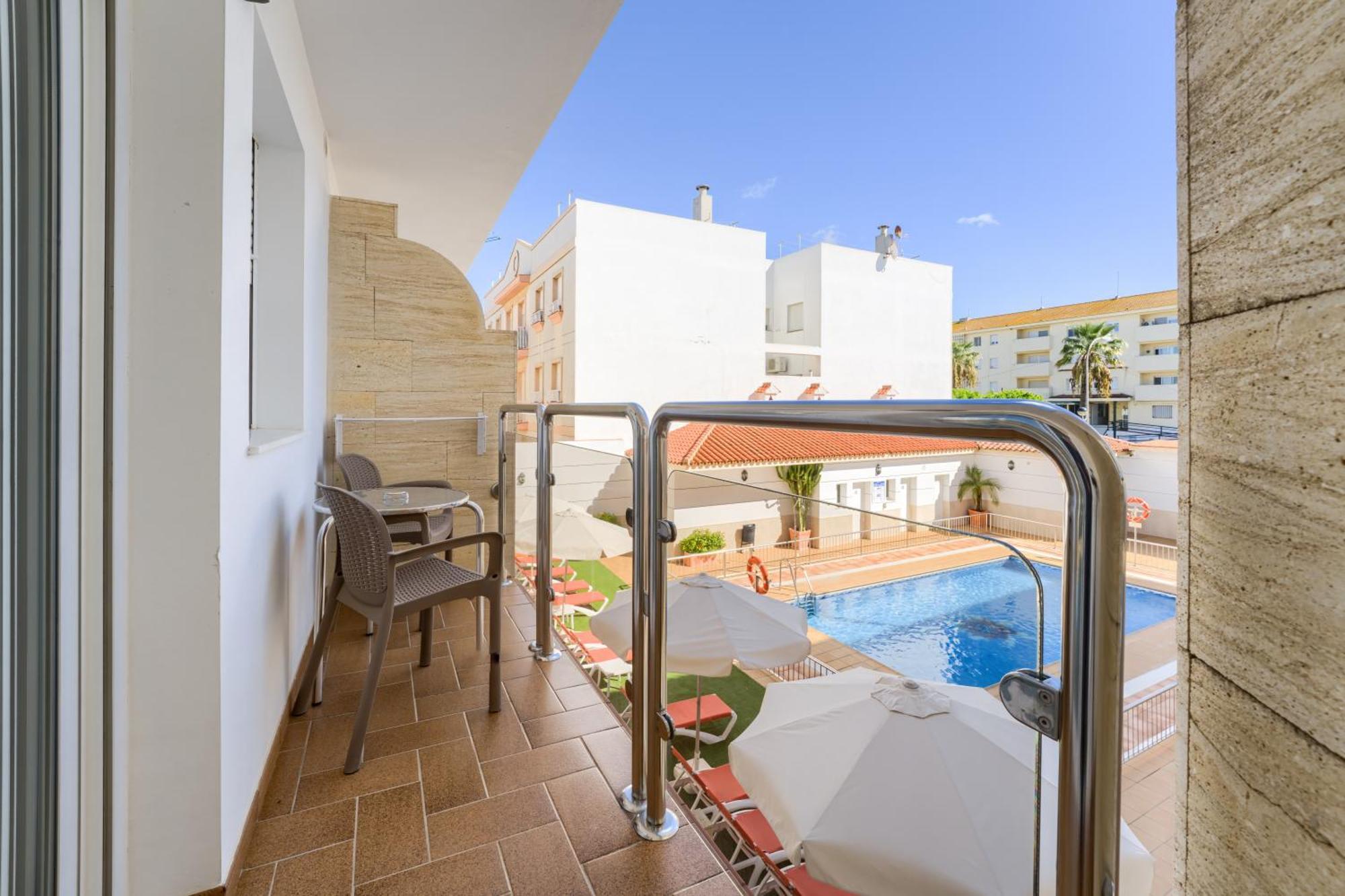 Hotel Apartamentos Loto Conil โกนิล เด ลาฟรอนเตรา ภายนอก รูปภาพ