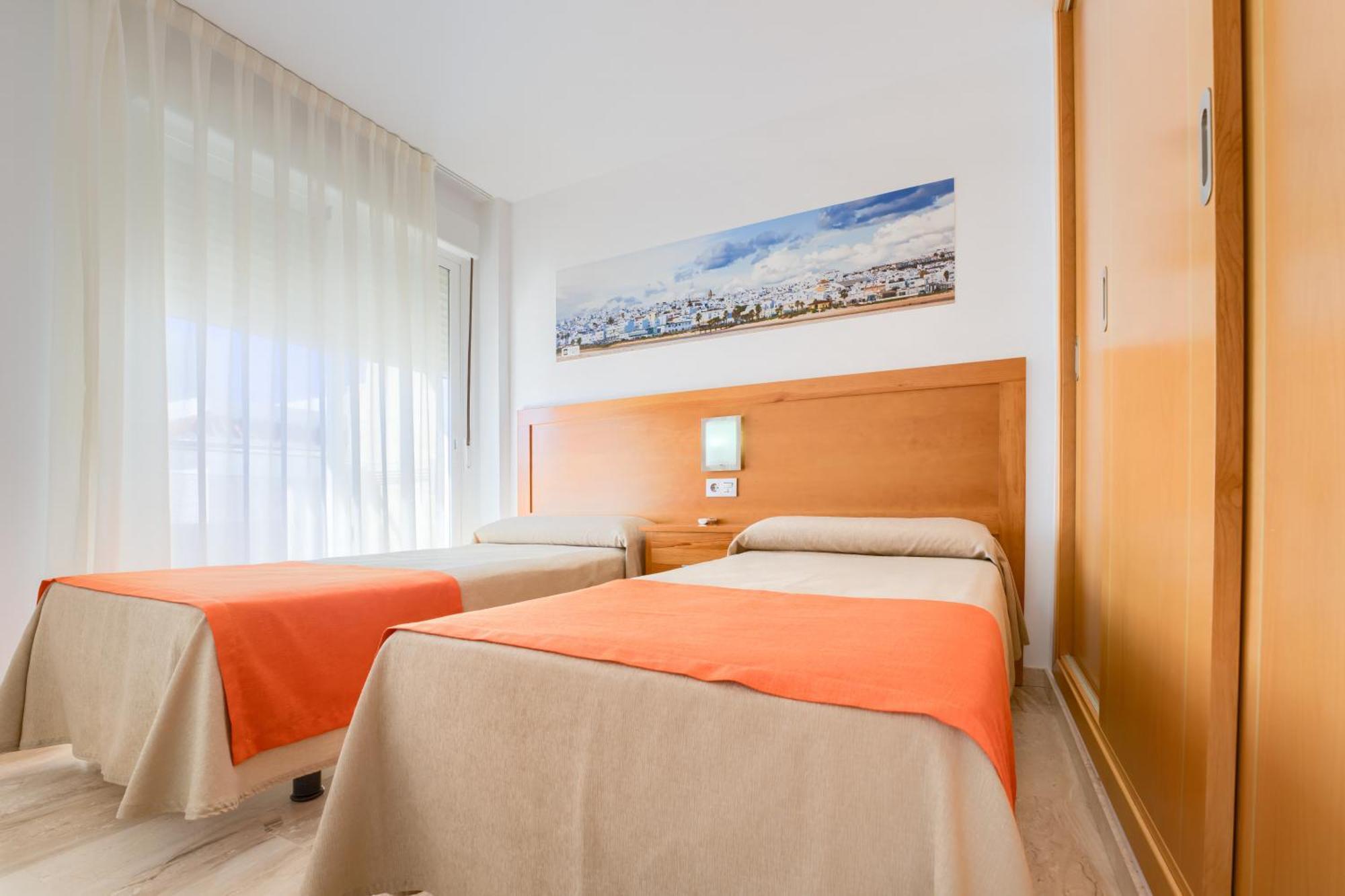 Hotel Apartamentos Loto Conil โกนิล เด ลาฟรอนเตรา ภายนอก รูปภาพ