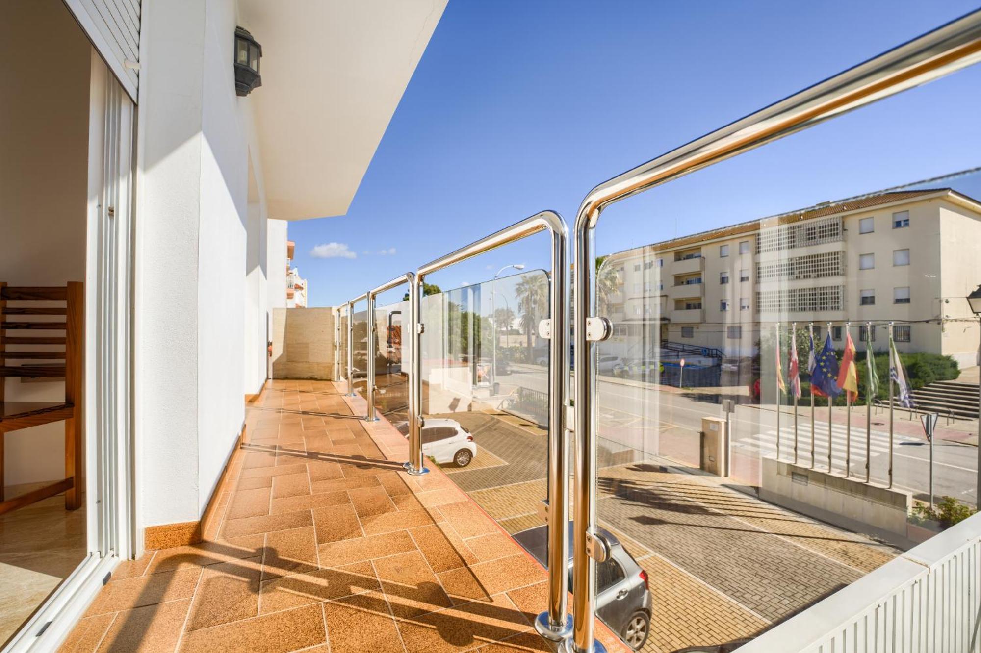 Hotel Apartamentos Loto Conil โกนิล เด ลาฟรอนเตรา ภายนอก รูปภาพ