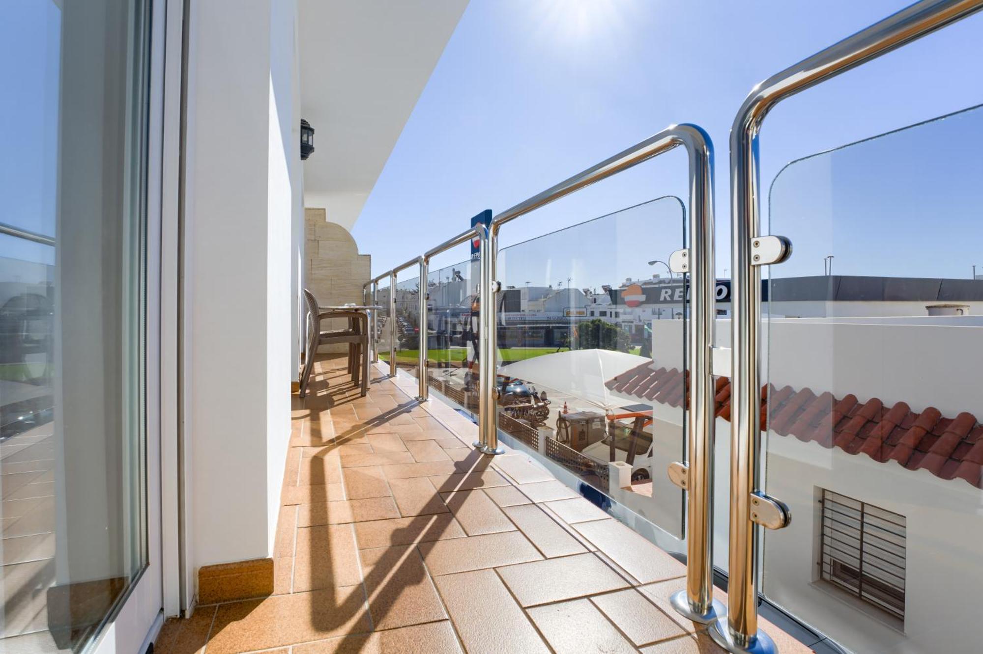 Hotel Apartamentos Loto Conil โกนิล เด ลาฟรอนเตรา ภายนอก รูปภาพ
