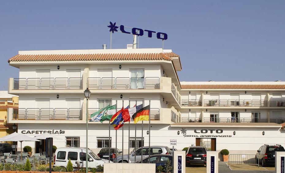 Hotel Apartamentos Loto Conil โกนิล เด ลาฟรอนเตรา ภายนอก รูปภาพ