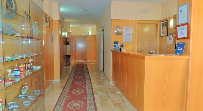 Hotel Apartamentos Loto Conil โกนิล เด ลาฟรอนเตรา ภายนอก รูปภาพ
