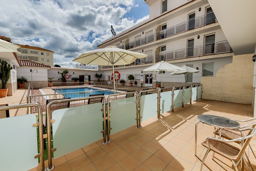 Hotel Apartamentos Loto Conil โกนิล เด ลาฟรอนเตรา ภายนอก รูปภาพ