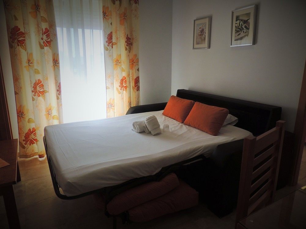 Hotel Apartamentos Loto Conil โกนิล เด ลาฟรอนเตรา ภายนอก รูปภาพ